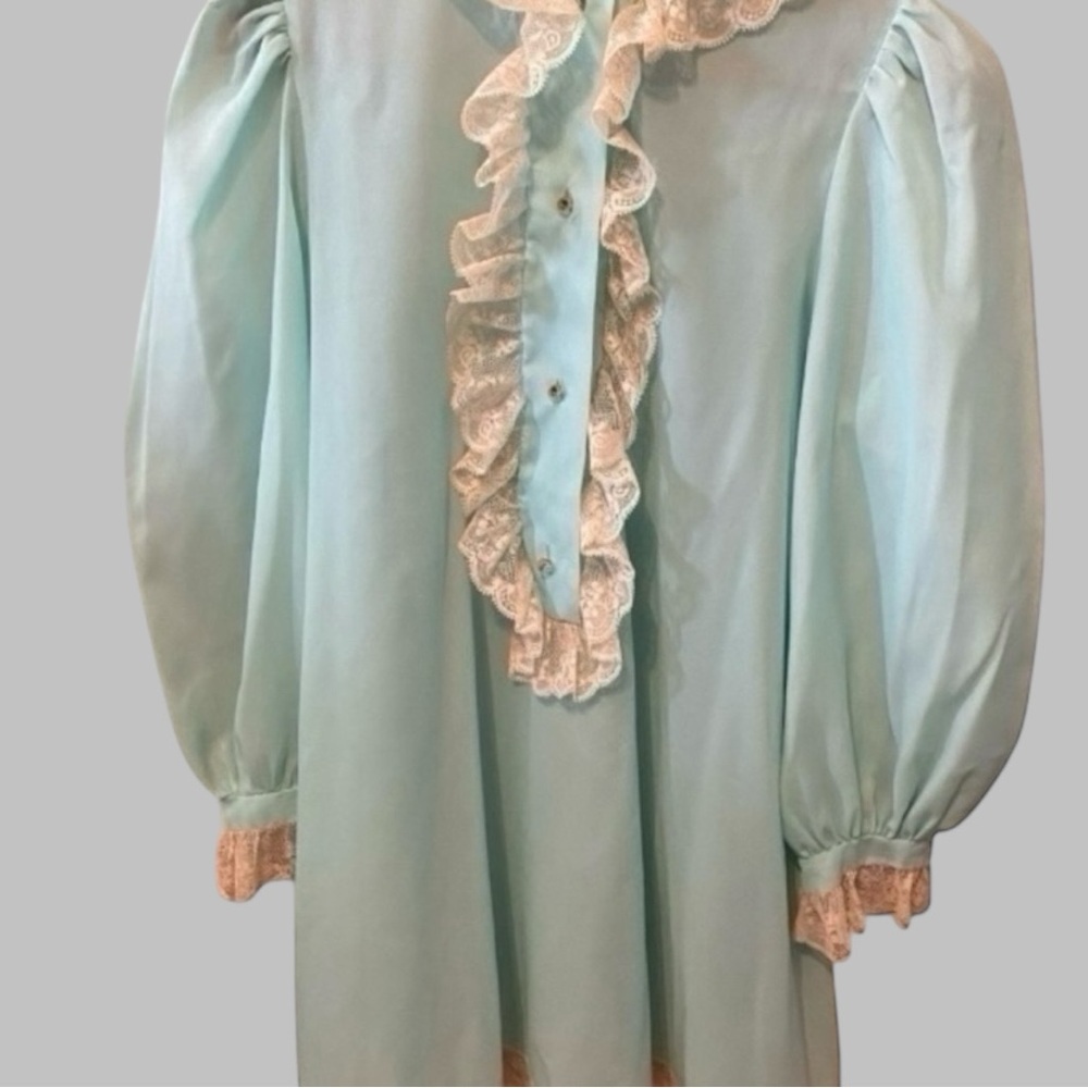 Vintage SAKS 60’s-70’s nightgown mint color